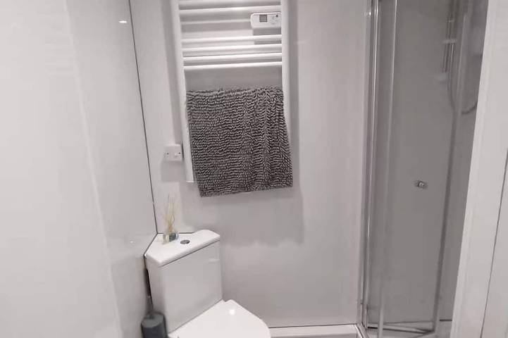 Apartamento entero, Ground Floor apartment with Parking nearby & train & bus in Reading, Berkshire