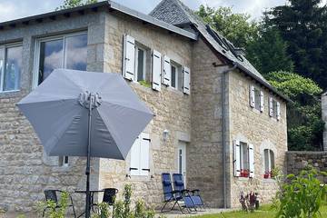 Gîte pour 5 personnes, avec jardin, animaux acceptés à Espeyrac
