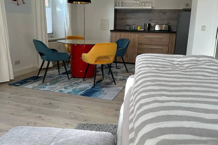 Ganze Wohnung, Stylisch & gemütlich zugleich sowie das Zentrum nur 15 min. fußläufig entfernt! in Erfurt, Thüringer Kernland