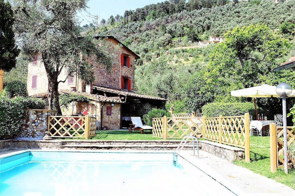 Casa di campagna, recentemente restaurata, con piscina e vista panoramica in Camaiore (Toscana), Riviera Toscana