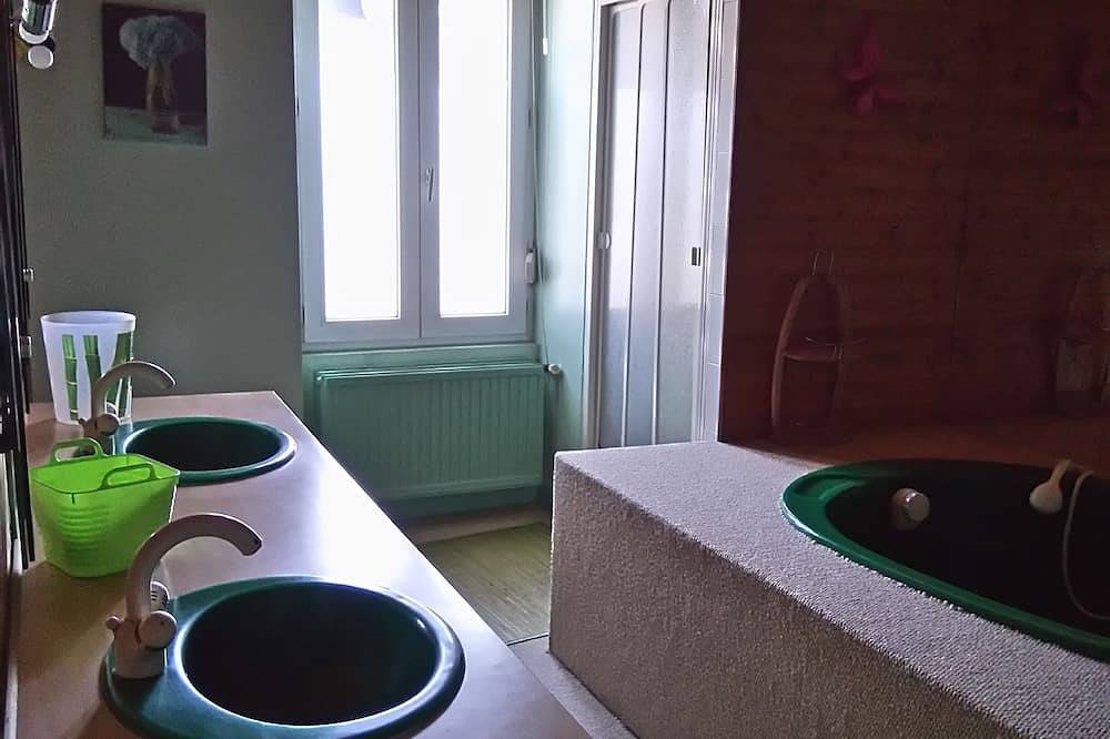Maison avec piscine et sauna intérieurs, en Bretagne, 10 personnes in Rosporden, Région de Quimper
