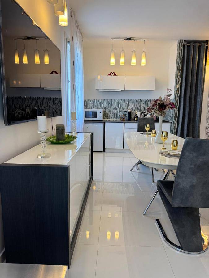 Appartement entier, Maison Ariana in Nice, Côte méditerranéenne (France)