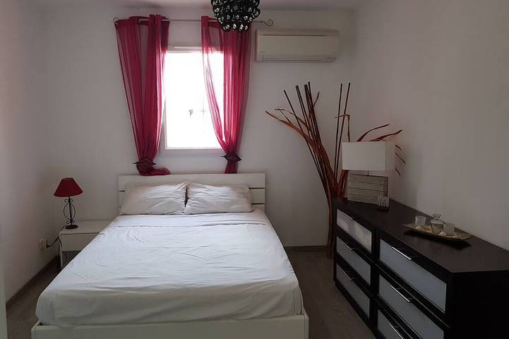 Location de vacances pour 7 personnes, avec jacuzzi ainsi que terrasse et jardin à Sénas - 4