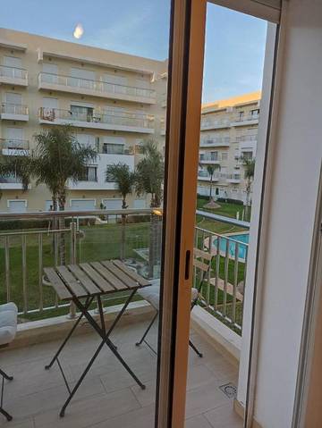 Gîte pour 4 personnes, avec balcon et piscine à Bouznika