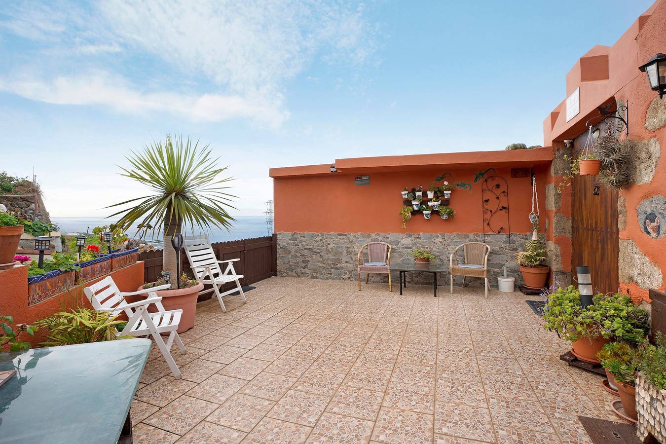 Vacation Home "Finca Los Angeles" with Sea View, Private Terraces & Wi-Fi in San Juan de la Rambla, North Tenerife