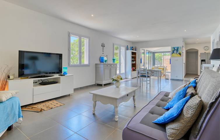 Appartement au bord de la piscine avec parking et Internet in Tourves, Région de Brignoles