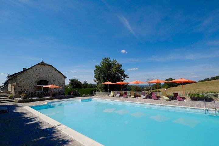 Hôtel pour 2 personnes, avec jardin ainsi que piscine et terrasse, animaux acceptés à Goulles - 2