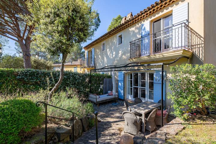 Vakantiehuis voor 4 personen, with Terras and Tuin as well as Zwembad in La Motte