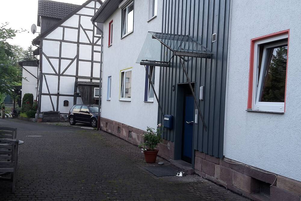 Ganze Wohnung, Zuhause auf Zeit am Rand der Documenta-Stadt Kassel in Lohfelden, Hessisches Bergland