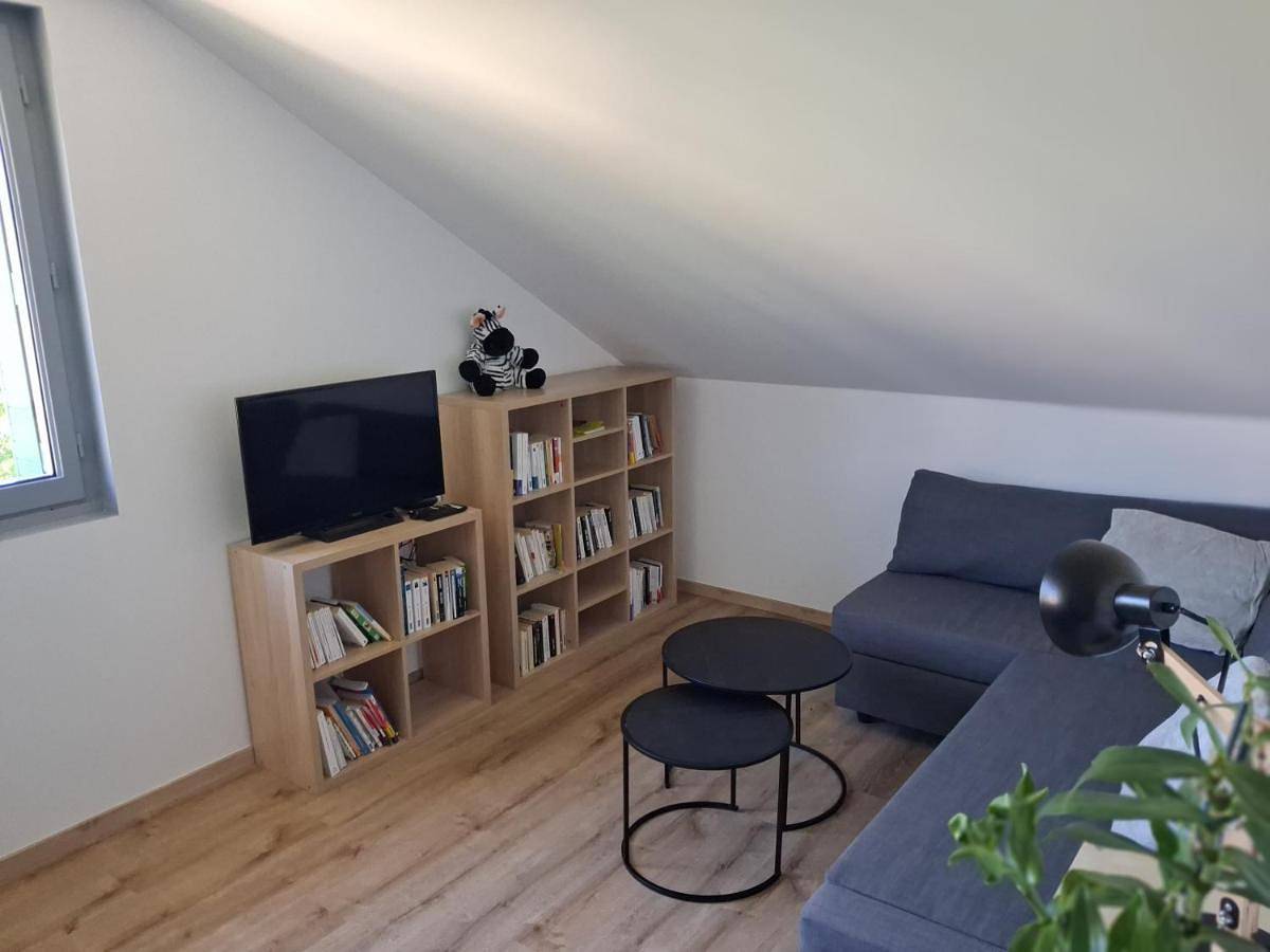 Appartement entier, Two-Bedroom Apartment in Saint-Baldoph, Région de Chambéry