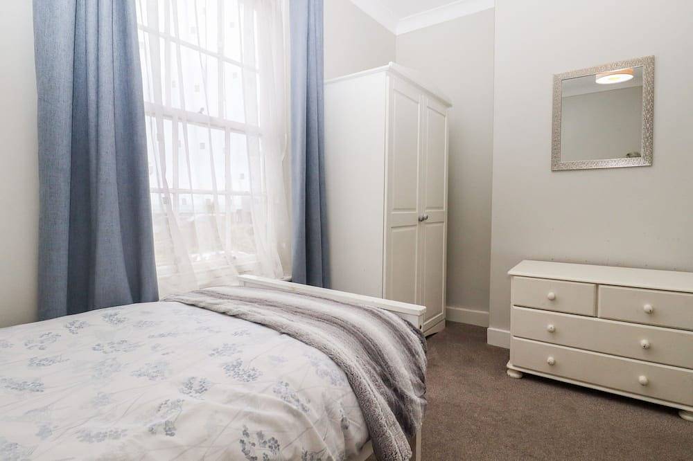 Sea Beach Cottage, pet friendly, with a garden in Eastbourne in Eastbourne, East Sussex