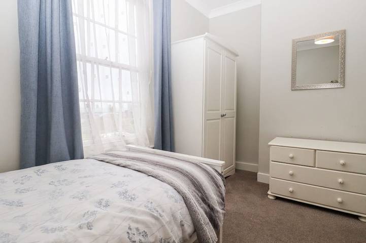 Sea Beach Cottage, pet friendly, with a garden in Eastbourne in Eastbourne, Sussex Est