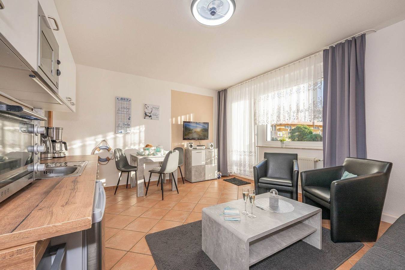 Ganze Wohnung, Moderne Ferienwohnung in Koserow mit Balkon – nur 200 m zum Strand! in Strand Zempin, Zempin