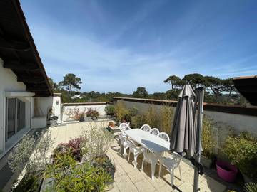 Gîte pour 8 personnes, avec terrasse dans Plage des Abatilles