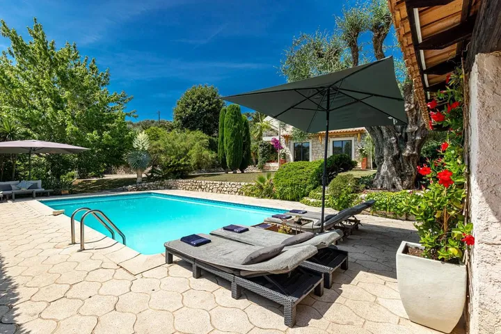 Chalet para 10 personas, con vistas además de piscina y jardín - 1