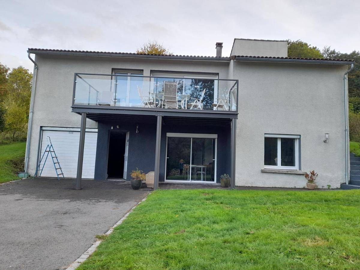 Appartement entier, A 5 mns du Puy de Dôme avec Vue imprenable Studio rez de jardin 24m2 neuf à Laschamps in Saint-Genès-Champanelle, Parc naturel régional des Volcans d'Auvergne