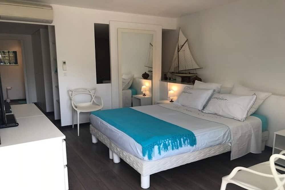Contemporary villa in Peypin, near Aix-en-Provence and Cassis in Peypin, Marsella region