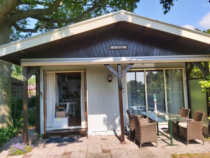 Vakantiehuis voor 2 personen, with Terras and Tuin as well as Zwembad and Uitzicht in Oostvoorne