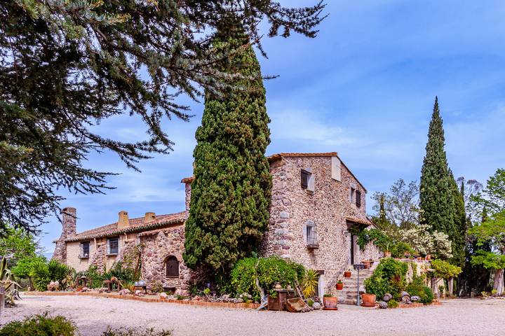 Gîte pour 19 personnes, avec jardin et vue sur le lac, animaux acceptés à Darnius