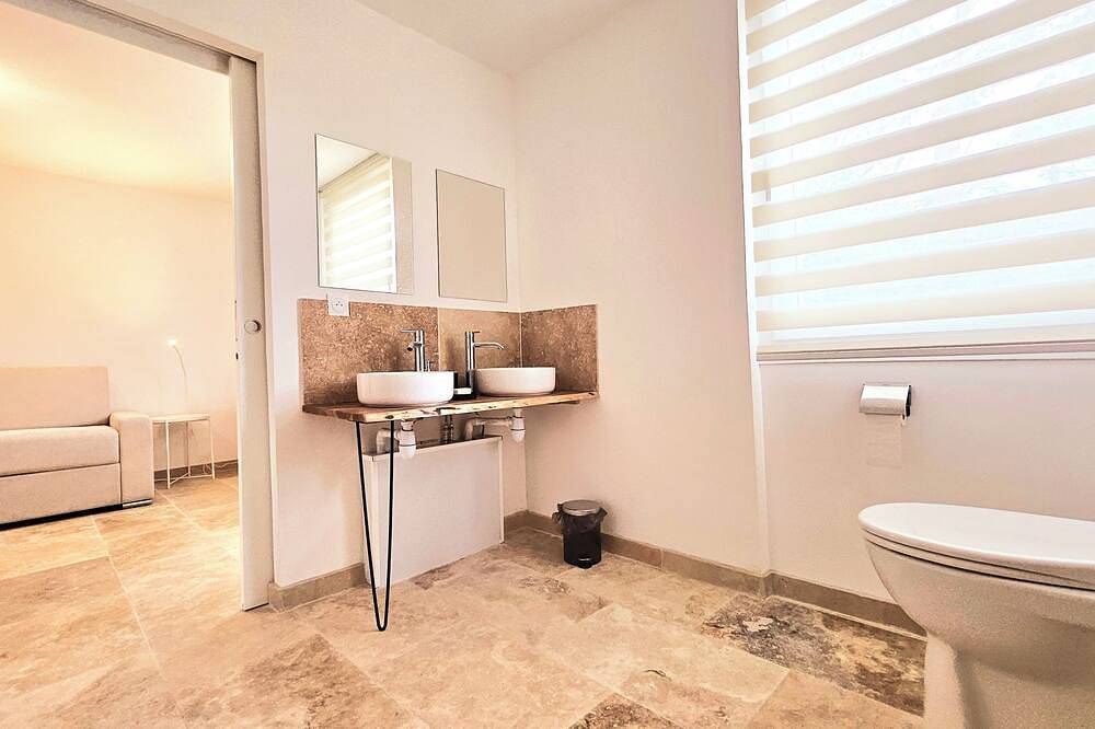 Apartamento entero, L'Oléastre Apartment 80 M2 2 bedrooms with private bathroom 28 m2 each in Pélissanne, Region de Aix-en-Provence