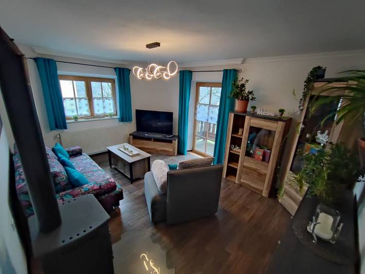 Ganze Ferienwohnung, Ferienwohnung beim Maler Gandi - Ferienwohnung zum Wohlfühlen mit Schwedenofen und gemütlicher Wohnküche in Kienberg, Landkreis Traunstein