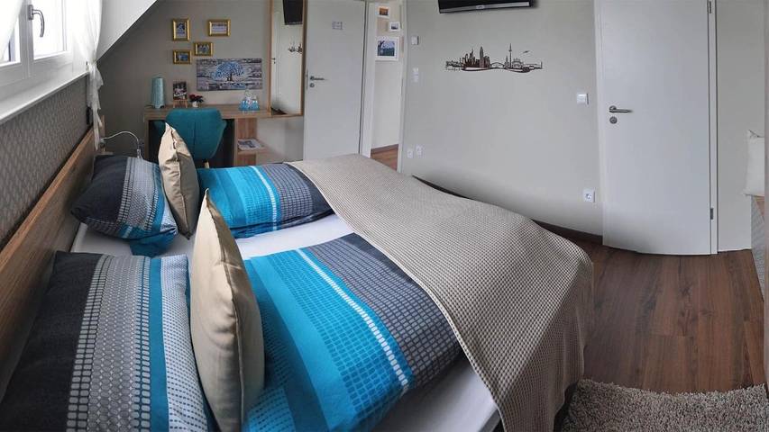 Bed & breakfast for 2 people, with Balcony and Terrace as well as View in Frankfurt am Main