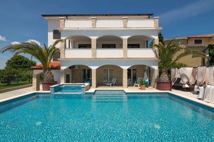 Villa für 22 Personen, mit Pool und Garten sowie Balkon und Sauna in Medulin - 3