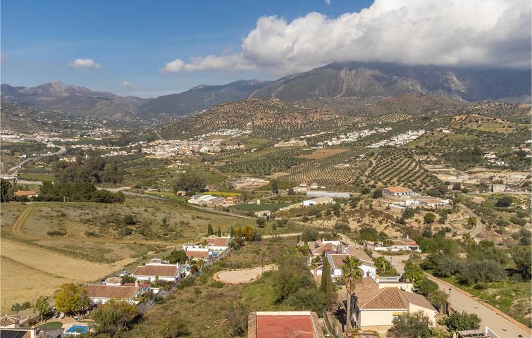 Apartamento con terraza junto a la piscina: 115m² con aire acondicionado, Internet y barbacoa. in Viñuela, Cordillera Penibética