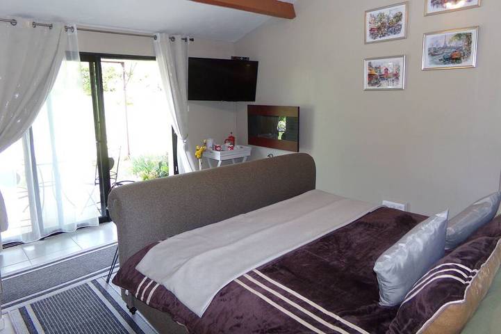 Location de vacances pour 2 personnes, avec jardin à La Porcherie - 2