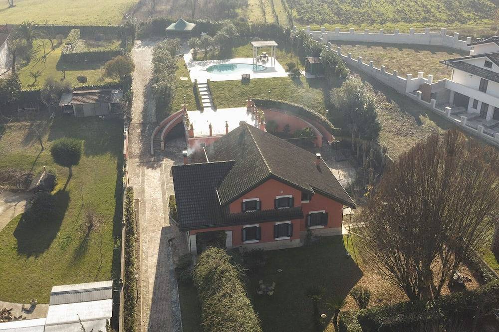 Villa Annamaria, villa with private pool, parking, large spaces, in Cassino in Cassino, Frosinone Provinz