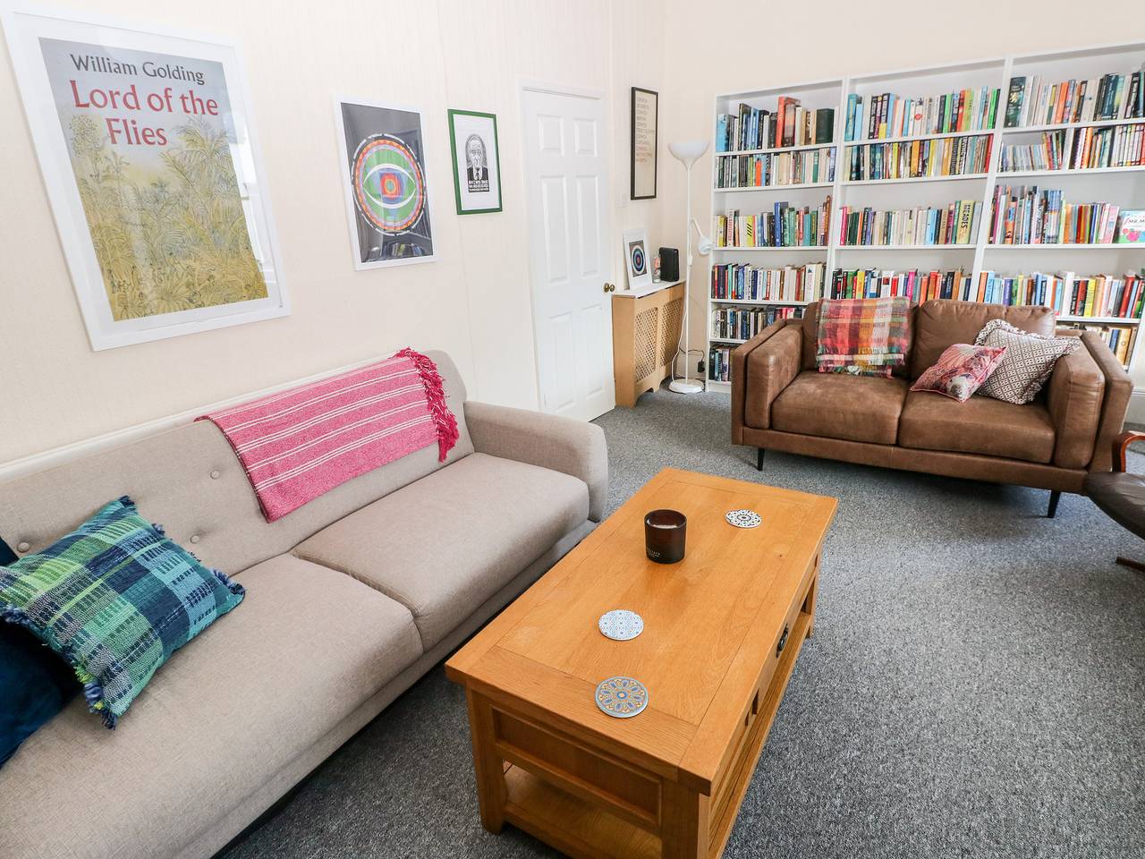Entire apartment, The Bookshelf in Swansea region