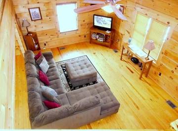 Log Cabin for 6 Guests in Page County, Picture 2