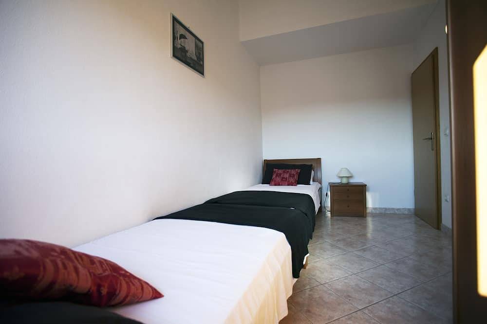 Ganze Wohnung, Apartment Ellie Large 4-bed duplex, 3 min to beach & amenities. Free Parking in Okrug Gornji, Ciovo