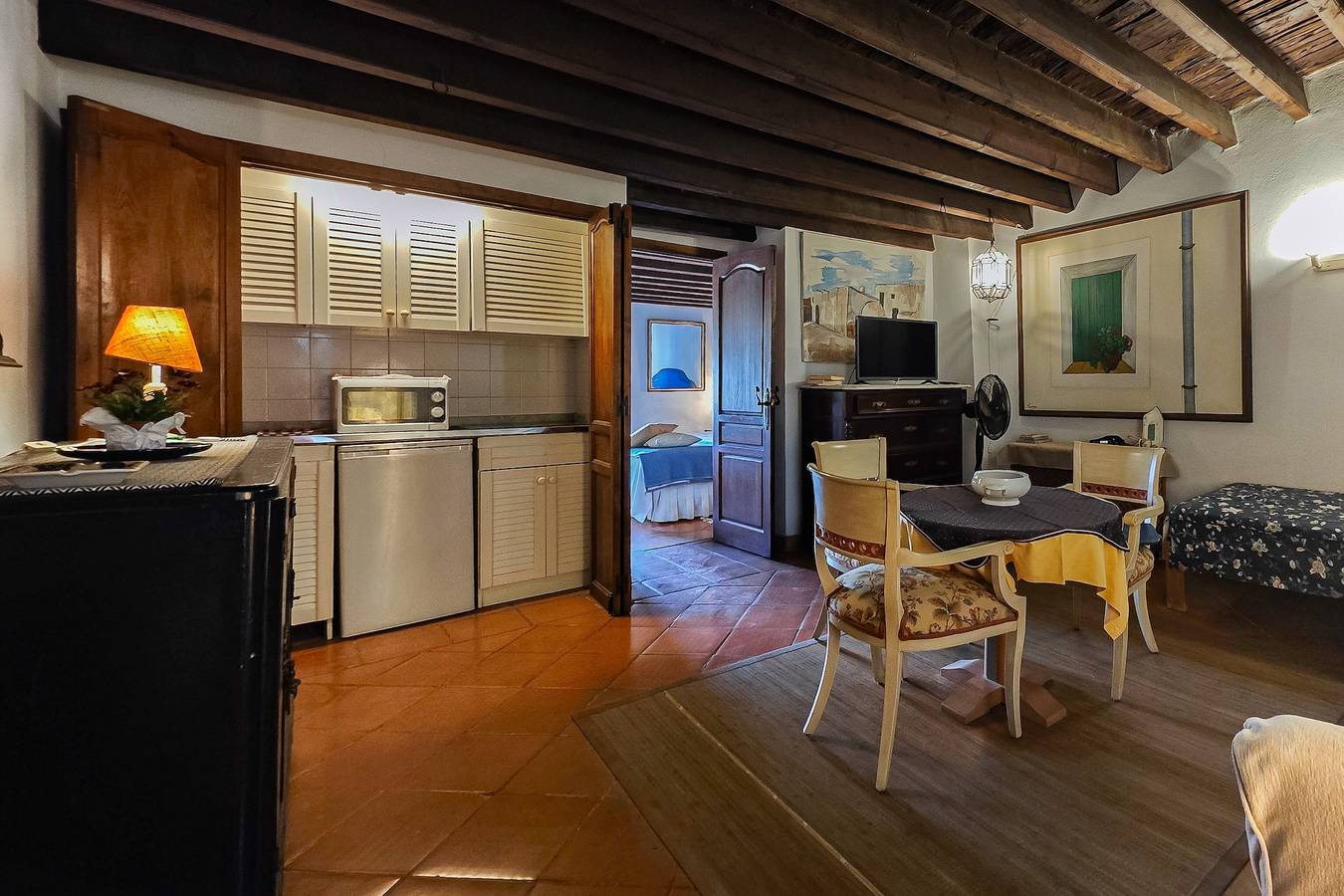 Apartment 'Navila Numero 2' with Shared Pool, Wi-Fi and Air Conditioning in Dalt Vila, Ibiza (Municipality)
