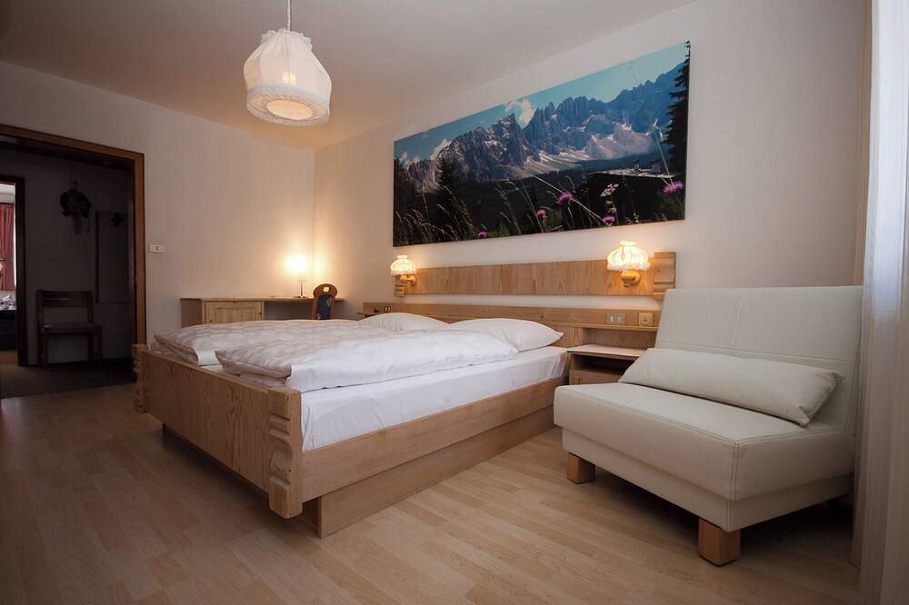 Ganze Wohnung, Inmitten der Berge Rosengarten und Latemar, Klettersteige, Moutainbiken, in Karersee, Welschnofen