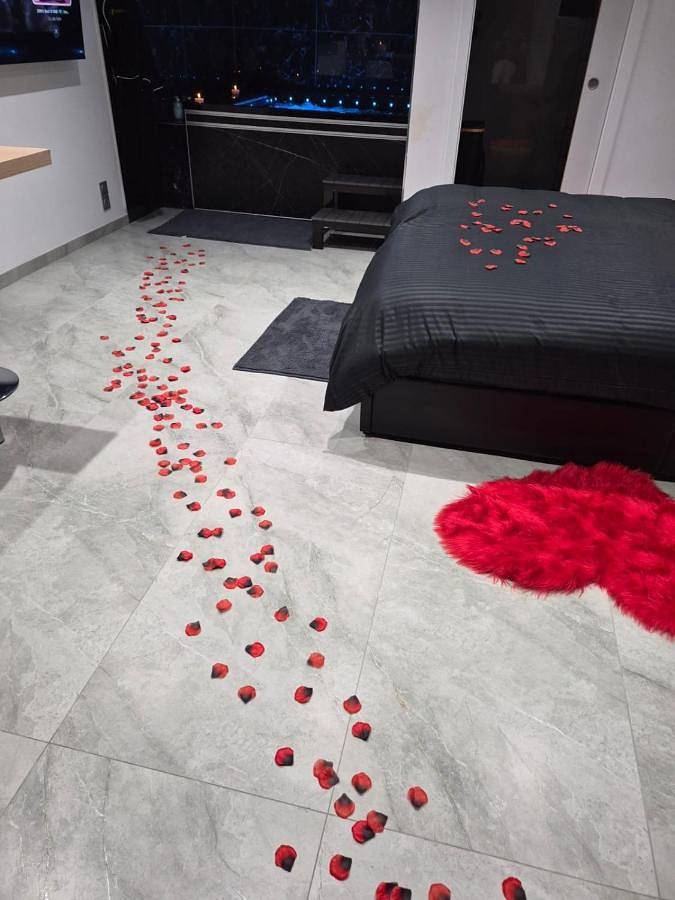 Gîte pour 2 personnes, avec Jacuzzi ainsi que Terrasse et Vue à Villefontaine