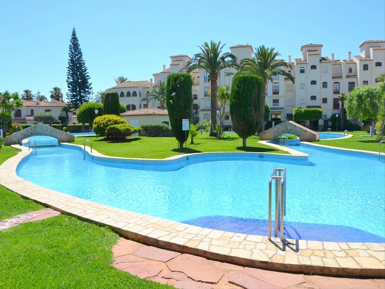 Entire apartment, Holiday apartment for 4 people with garden in Playa del Arenal, Jávea