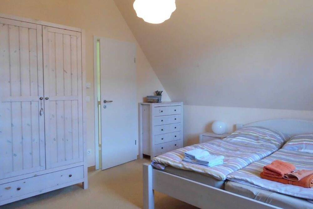 Thatched cottage crane in Ummanz, Ruegen