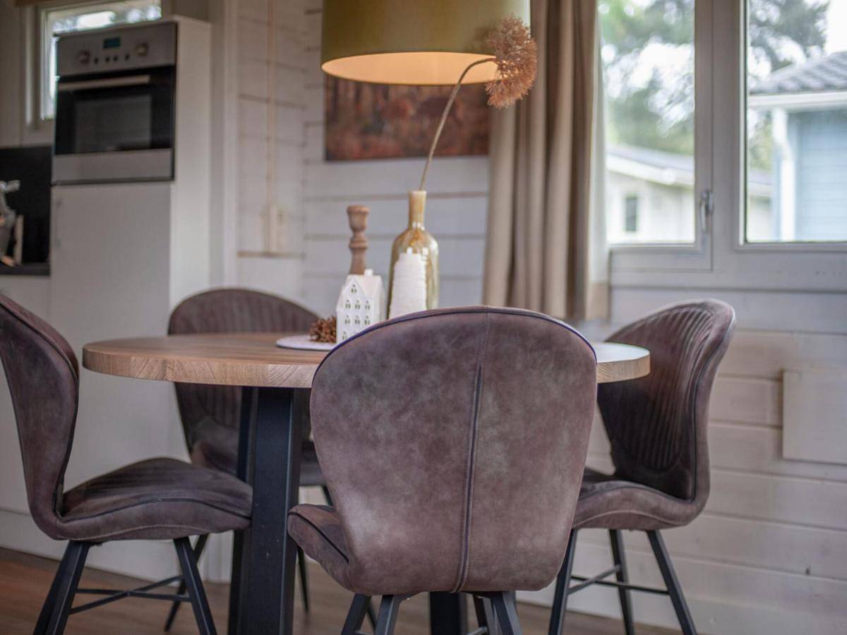 Two-Bedroom Chalet in Nationaal Park De Maasduinen