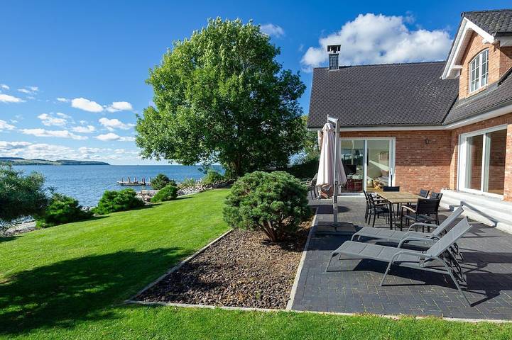 Ferienhaus für 8 Personen, mit Garten und Whirlpool sowie Sauna und Terrasse, mit Haustier in Middelhagen