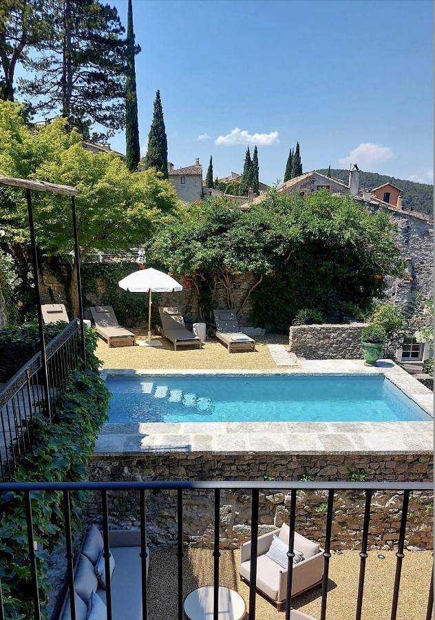 Chambre d’hôte pour 2 personnes, avec Terrasse et Jardin ainsi que Piscine et Vue