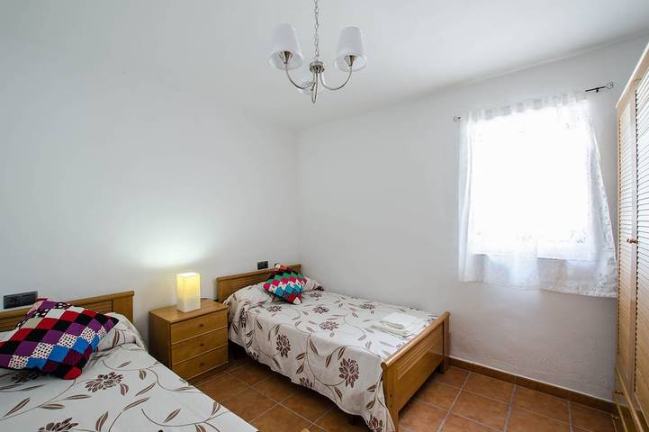 Cortijocabrill Located between the beach and the mountain. Ideal for families and groups in Mondrón, Periana