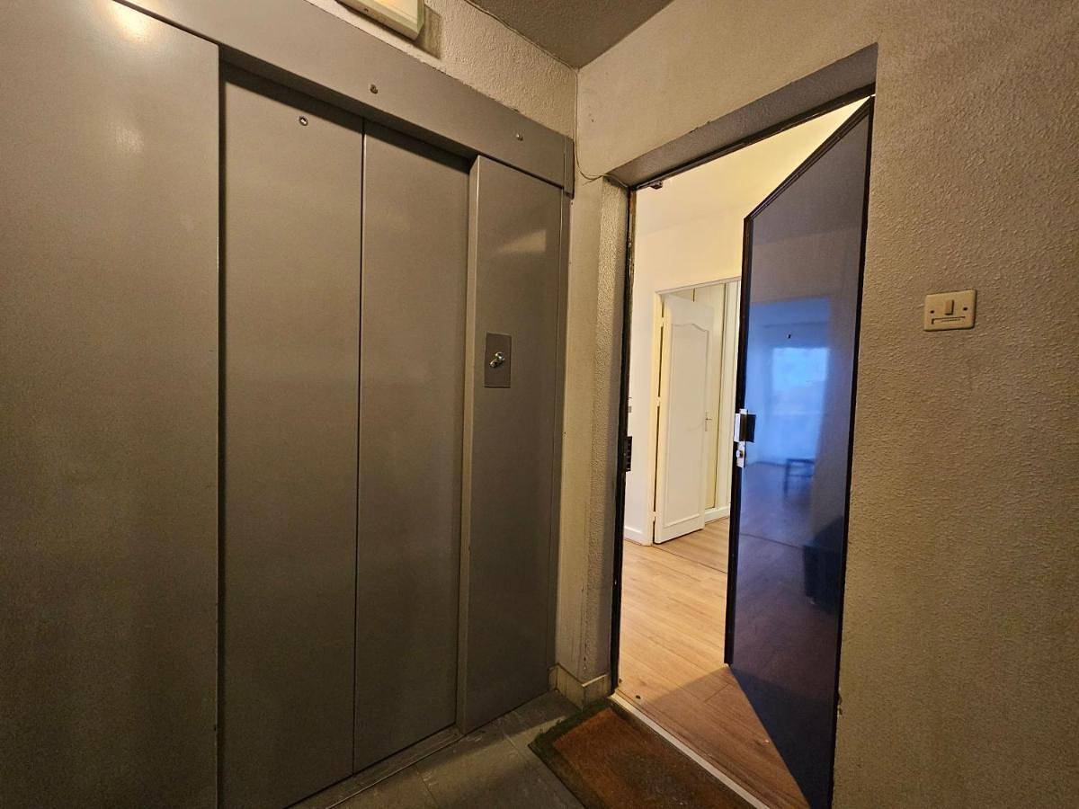 Appartement entier, Grand appartement 160m2 equipped for professionnal groups in Sarcelles, Val-d'Oise