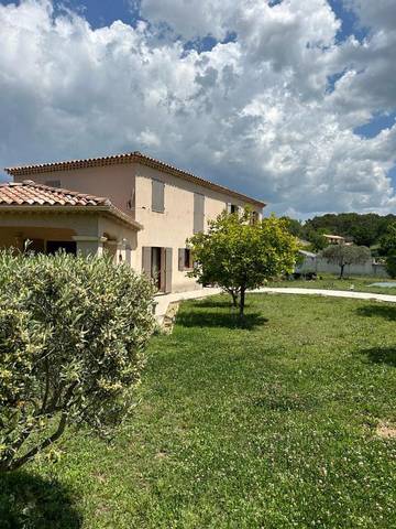 Gîte pour 6 personnes, avec piscine ainsi que terrasse et vue à Malemort-du-Comtat