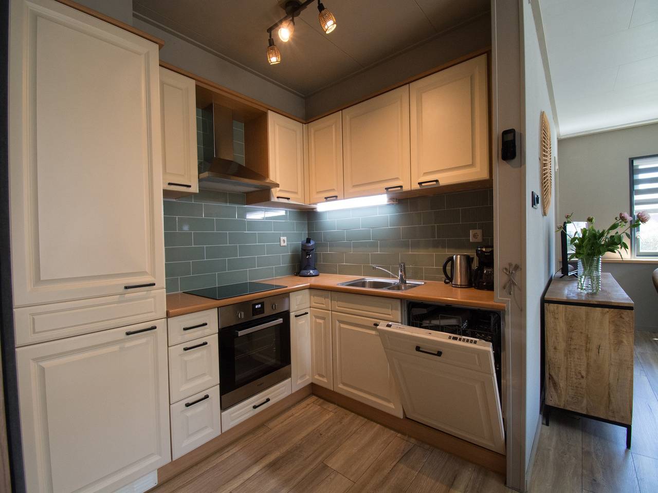 Bungalow Mui aan Zee in het centrum van Petten in Petten, Noord-Holland - Kust van de Noordzee