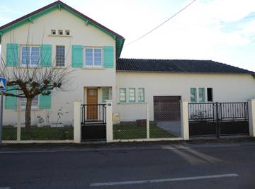 Gîte pour 5 personnes, avec jardin et terrasse à Ledeuix