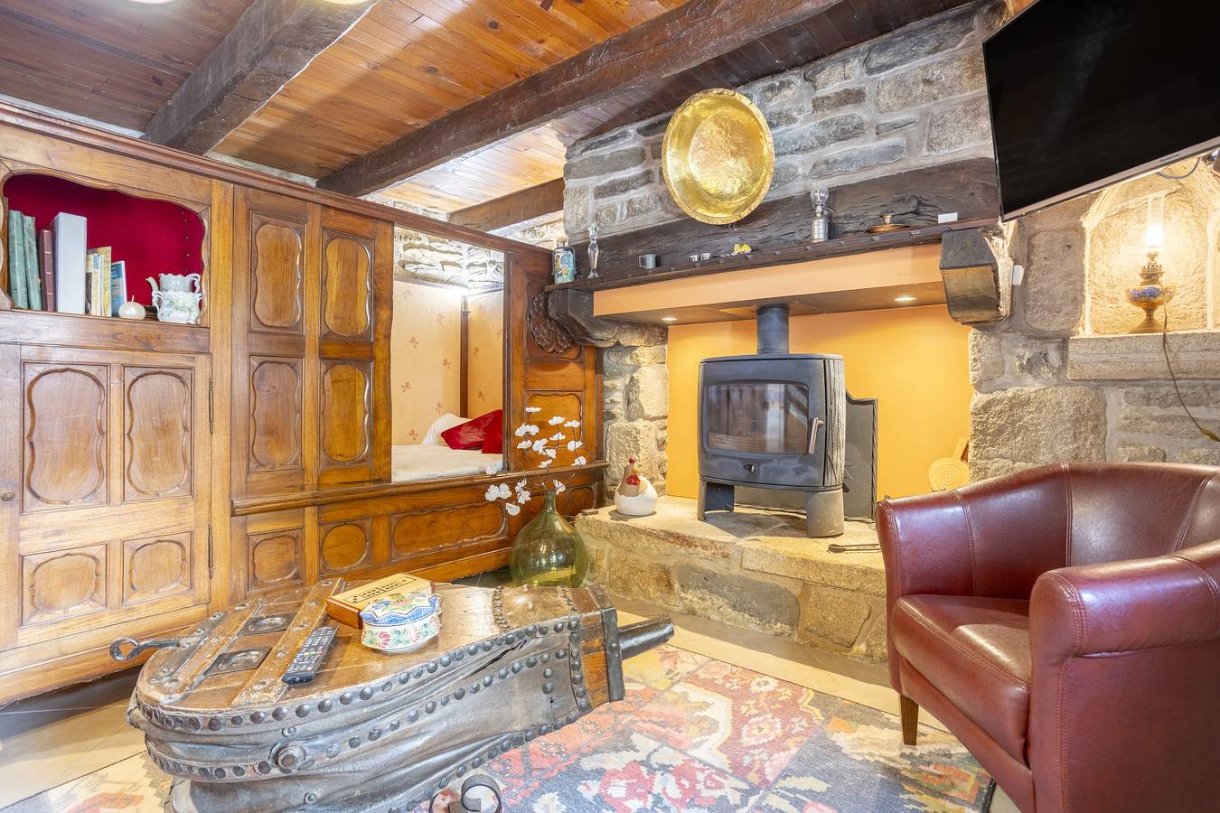 Holiday Home 'Penty À 800m De La Plage' with Private Terrace, Shared Garden and Wi-Fi in Kerlaz, Châteaulin region