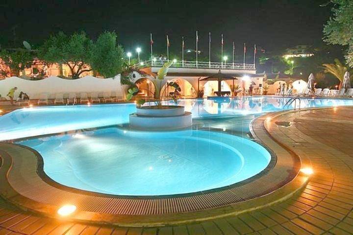 Residence per 8 persone, con piscina e idromassaggio nonché terrazza - 1