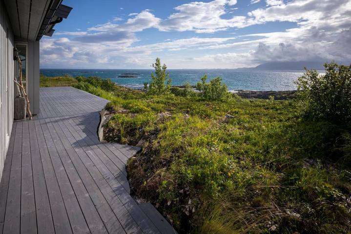 Four-Bedroom House with Sea View in Lødingen