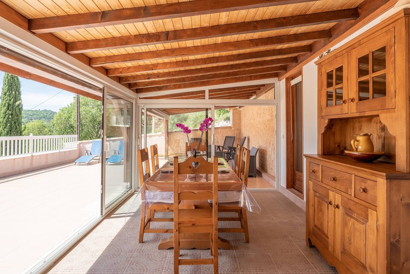 Casa de vacaciones 'Villa del Amanecer' con vistas a la montaña, Wi-Fi y aire acondicionado in APT, Parque natural regional del Luberon